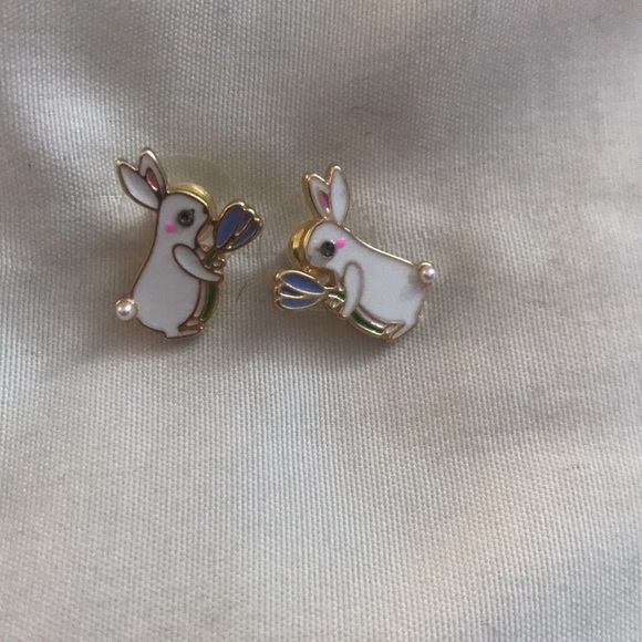 🌸NEW🌸 Lauren Conrad Bunny Flower Pearl Tail Earrings - Picture 4 of 12